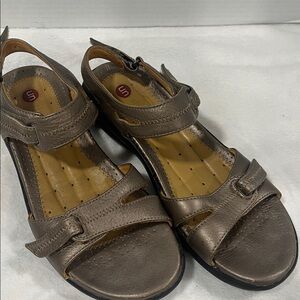 Elegant Women's Sandals in Metallic Brown